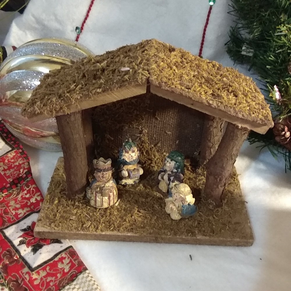 💫 Cute Polystone Nativity Set